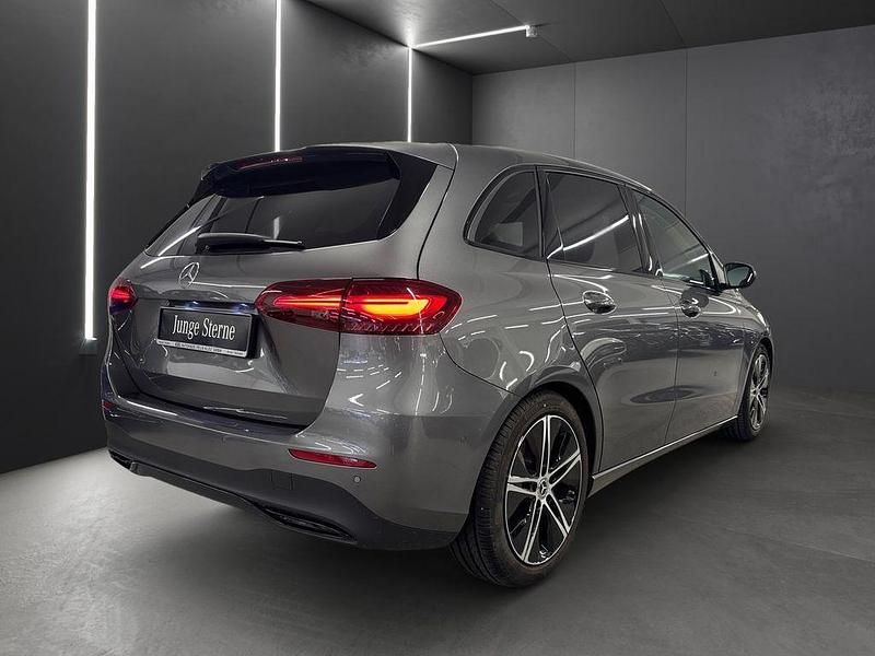 Gebraucht Mercedes B220 Progressive 190 PS (139 kW) 2025 Grau Van / Kleinbus