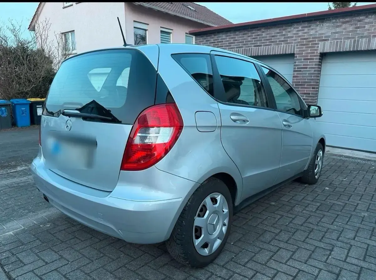 Gebraucht Mercedes A150 95 PS (69 kW) 2009 Silber Kleinwagen