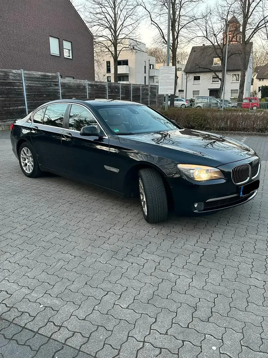 Gebraucht BMW 740 306 PS (225 kW) 2011 Schwarz Limousine