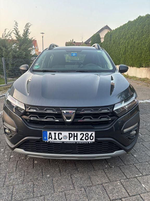 Grau Gebraucht 2022 Dacia Sandero Essentiel Kleinwagen | 11.000 € (Superpreis) - Bild 1/4