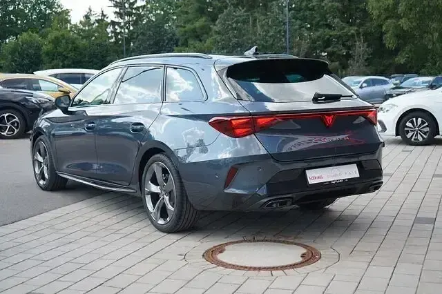Neu Cupra Leon 150 PS (110 kW) 2026 Grau Limousine