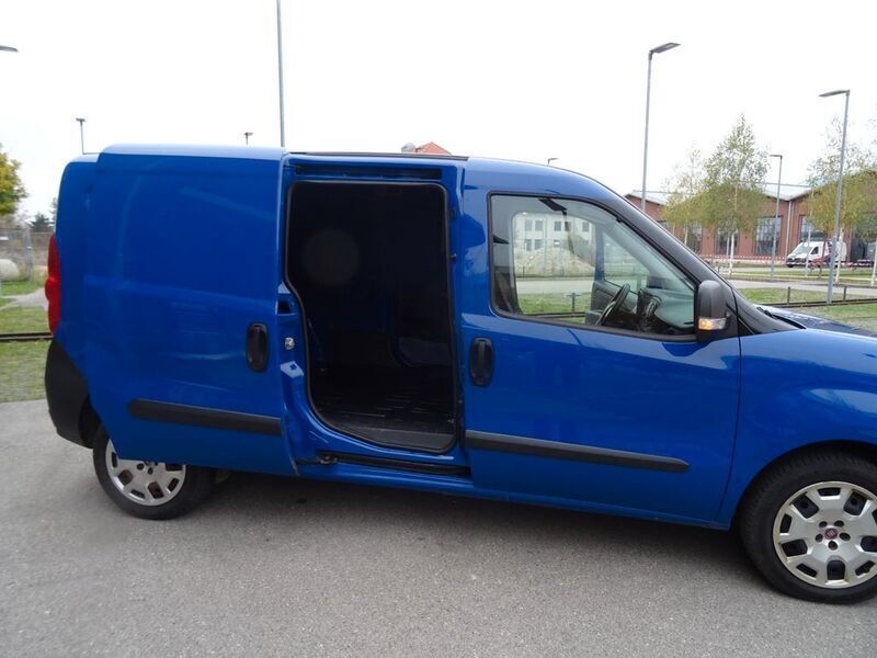 Gebraucht Fiat Doblò Basis 105 PS (77 kW) 2020 Blau Van / Kleinbus