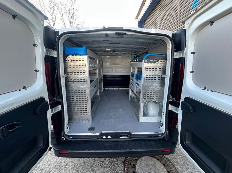 Weiß Gebraucht 2018 Opel Vivaro Van | 15.400 € (Fairer Preis) - Bild 1/4