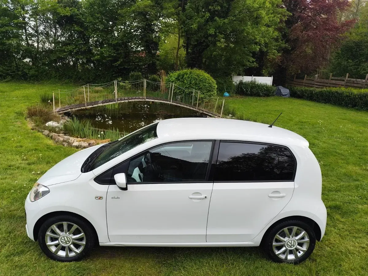 Gebraucht VW up! CLUB 60 PS (44 kW) 2015 Weiß Kleinwagen