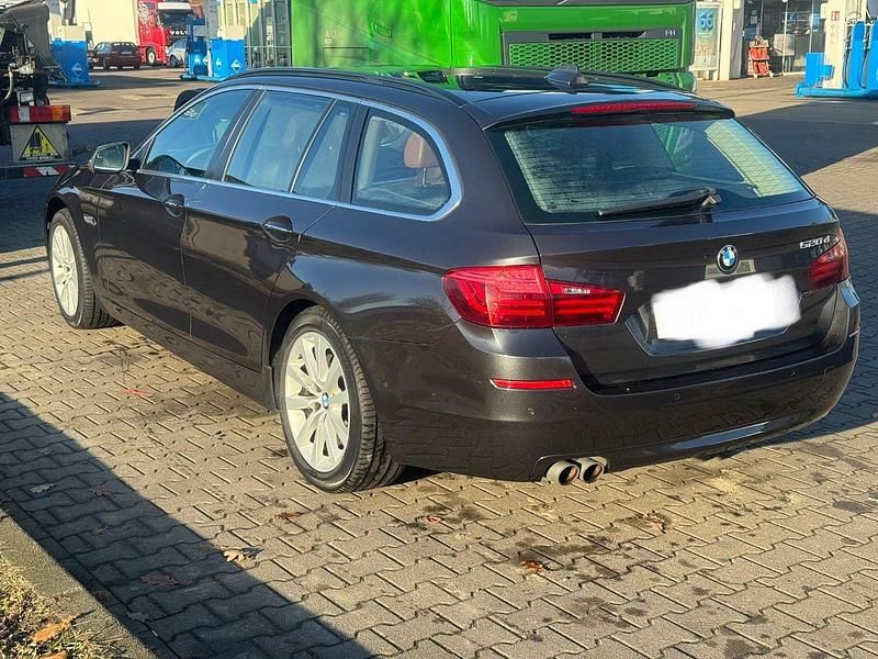 Gebraucht BMW 520 Comfort Edition 184 PS (135 kW) 2014 Grau Kombi