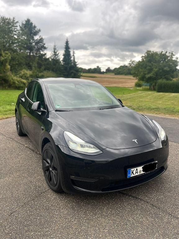Schwarz Gebraucht 2024 Tesla Model Y SUV | 37.999 € (Guter Preis) - Bild 1/3