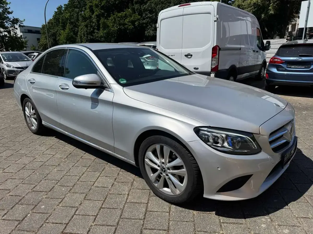 Gebraucht Mercedes C200 184 PS (135 kW) 2021 Iridiumsilber  metalliclack Limousine