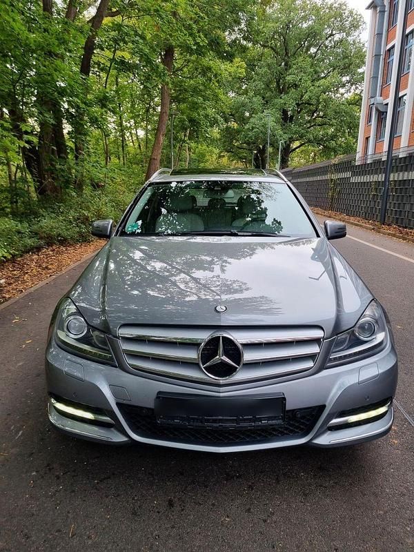 Silber Gebraucht 2013 Mercedes C250 Avantgarde Kombi | 13.500 € (Guter Preis) - Bild 1/4
