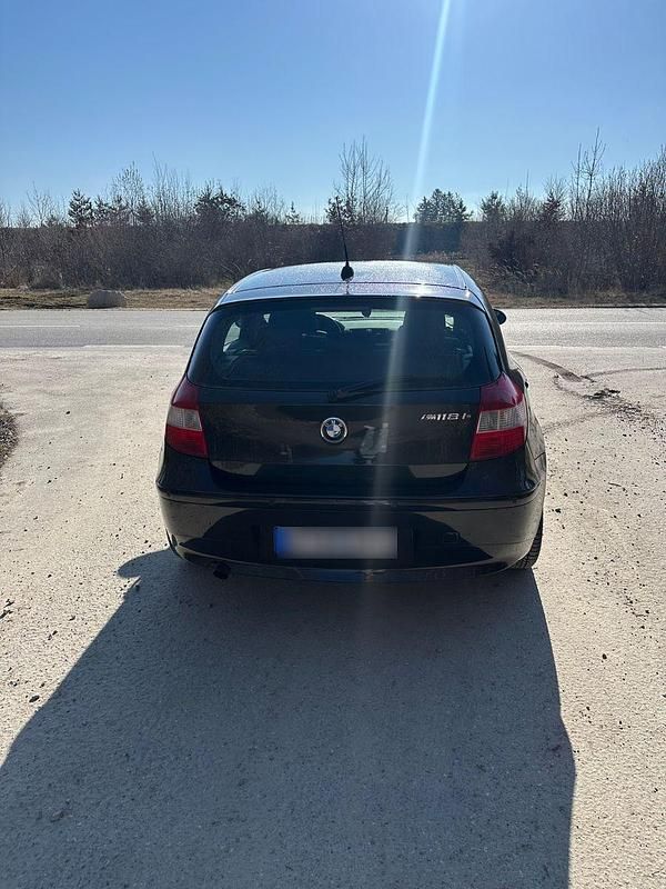 Gebraucht BMW 118 129 PS (94 kW) 2005 Schwarz Kleinwagen