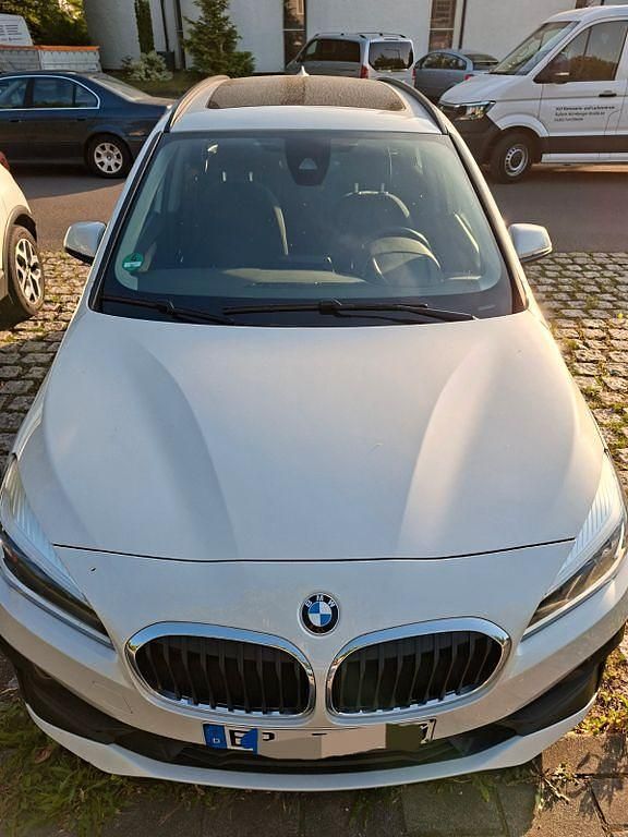 Weiß Gebraucht 2019 BMW 218 Gran Tourer Van / Kleinbus | 14.000 € (Guter Preis) - Bild 1/4