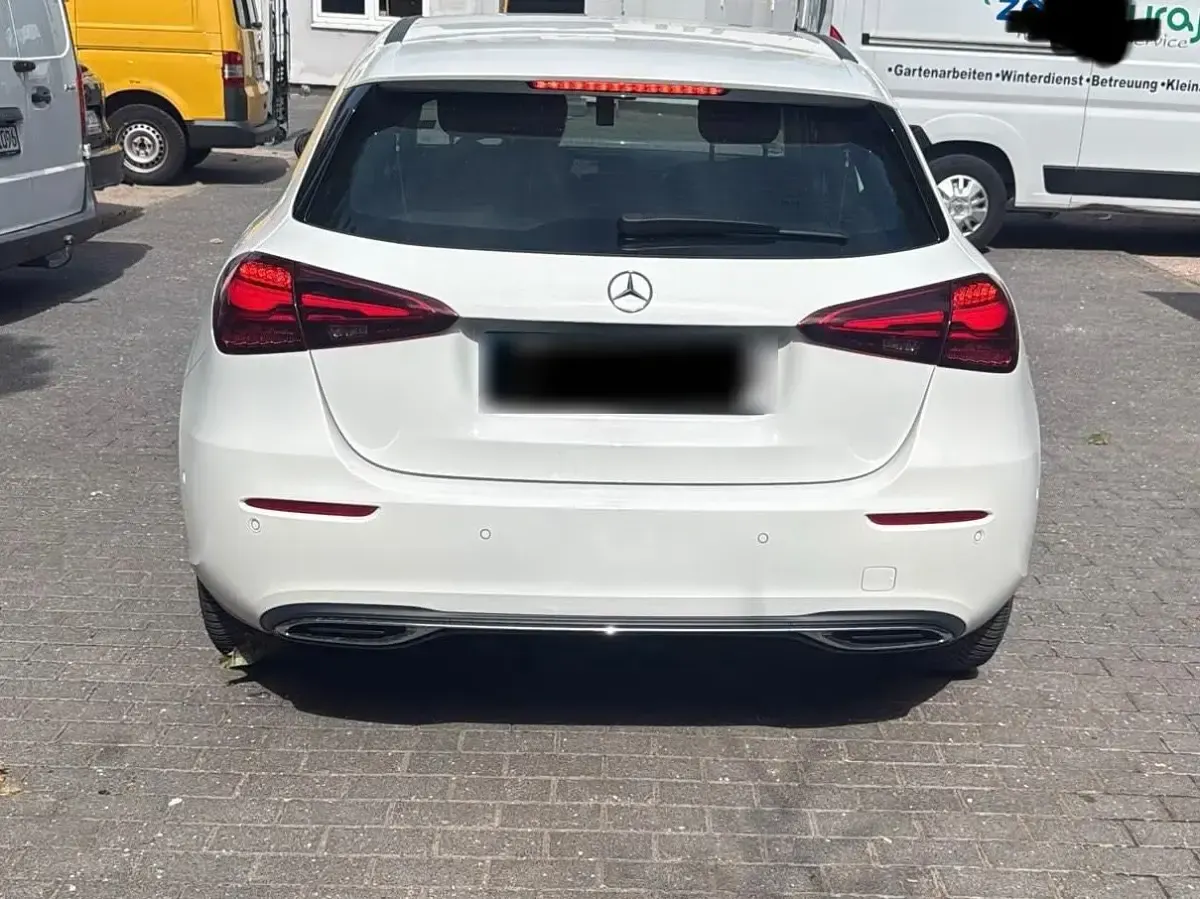 Gebraucht Mercedes A200 150 PS (110 kW) 2024 Weiß Limousine