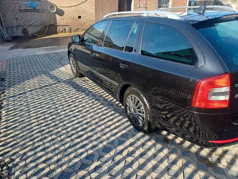 Gebraucht Skoda Octavia Ambiente 160 PS (117 kW) 2012 Schwarz Kombi