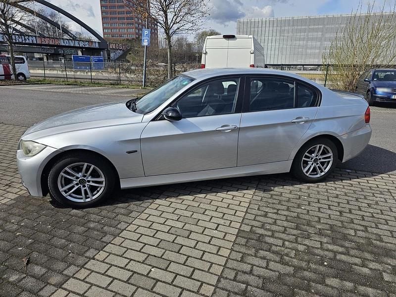 Gebraucht BMW 318 129 PS (94 kW) 2007 Silber Limousine