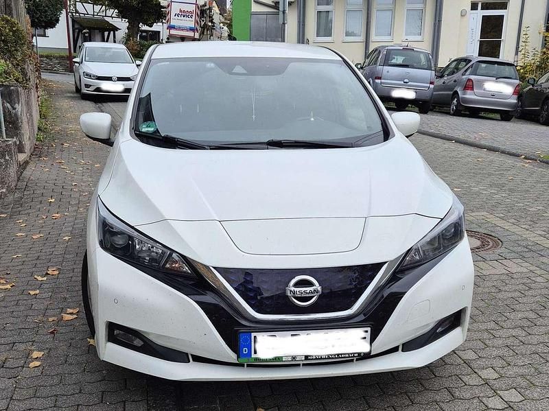 Weiß Gebraucht 2022 Nissan Leaf N-Connecta Kleinwagen | 17.000 € (Etwas zu teuer) - Bild 1/2