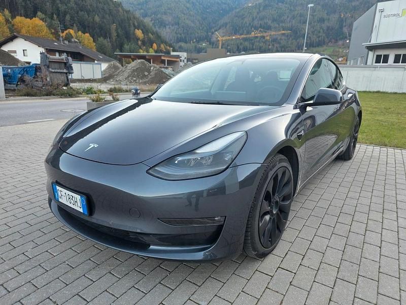 Grau Gebraucht 2021 Tesla Model 3 Limousine | 28.500 € (Fairer Preis) - Bild 1/4
