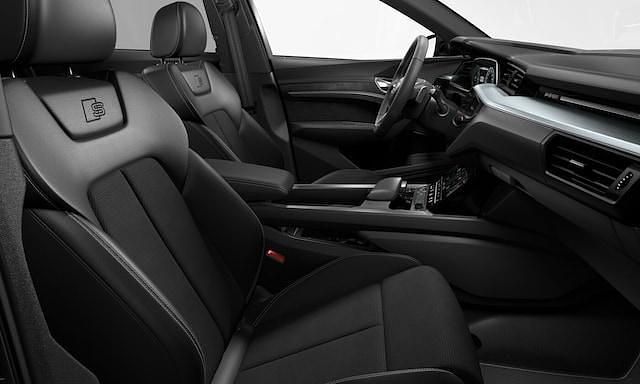 Gebraucht Audi e-tron S-Line 300 kW (408 PS) 2023 Mythosschwarz metallic SUV