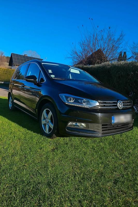 Schwarz Gebraucht 2015 VW Touran Highline Van / Kleinbus | 15.450 € (Etwas zu teuer) - Bild 1/4