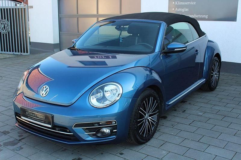 Gebraucht VW Beetle Cabriolet Design 105 PS (77 kW) 2018 Blau Cabrio