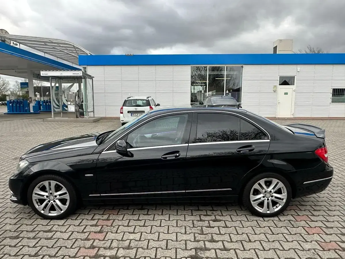 Gebraucht Mercedes C180 156 PS (114 kW) 2011 Schwarz Limousine