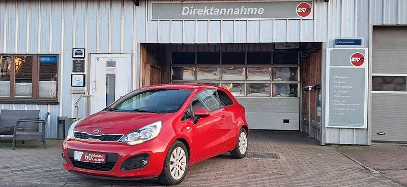 Gebraucht Kia Rio Attract 86 PS (63 kW) 2013 (beg) signal red Kleinwagen