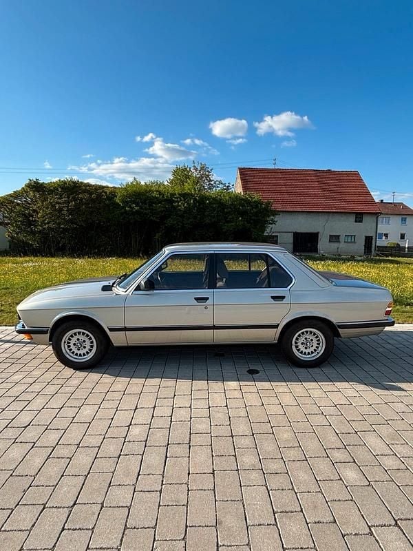 Gebraucht BMW 518 90 PS (66 kW) 1983 Beige Limousine