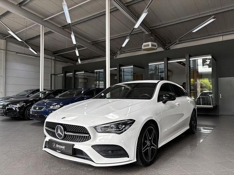 Weiß Gebraucht 2020 Mercedes CLA250 Shooting Brake AMG Kombi | 26.990 € (Fairer Preis) - Bild 1/4