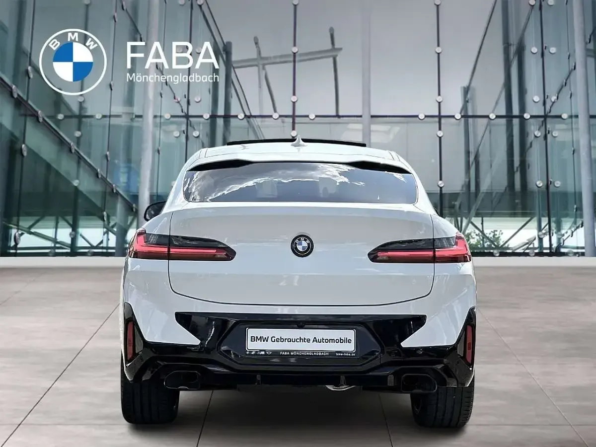 Gebraucht BMW X4 M M Sport 360 PS (264 kW) 2023 Alpinweiß uni SUV