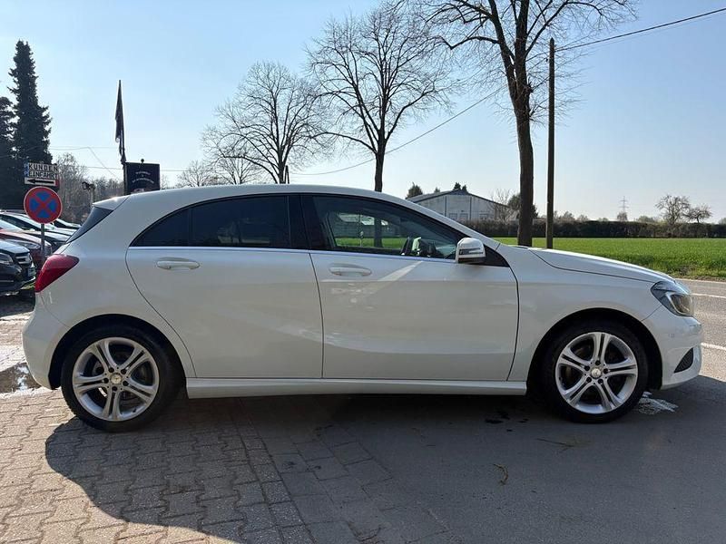 Gebraucht Mercedes A180 122 PS (89 kW) 2014 Calcitweiss  unilack Limousine