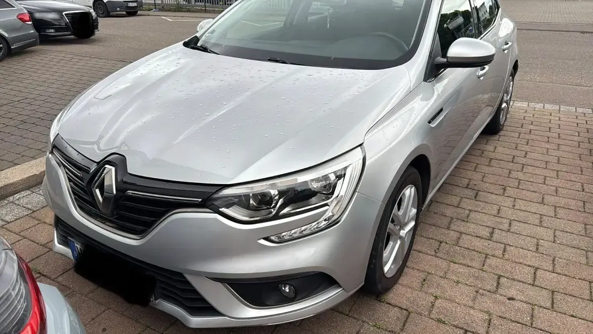 Gebraucht Renault Mégane Life 101 PS (74 kW) 2016 Silber Limousine