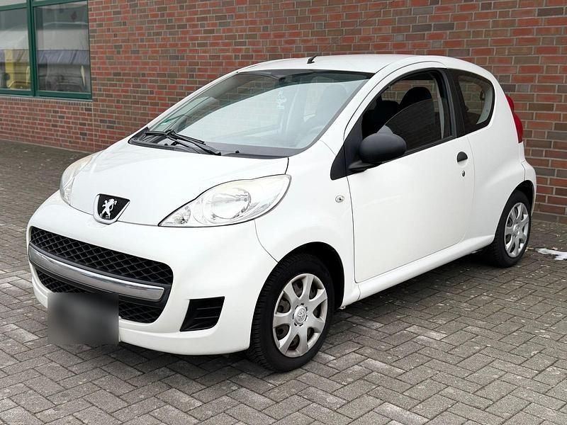 Gebraucht Peugeot 107 68 PS (50 kW) 2012 Weiß Kleinwagen