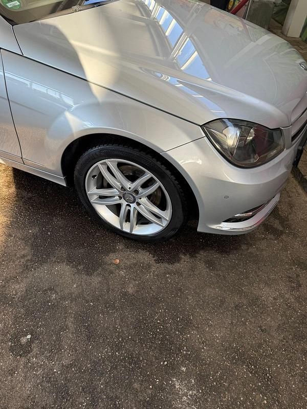 Gebraucht Mercedes C220 177 PS (130 kW) 2012 Silber Coupé