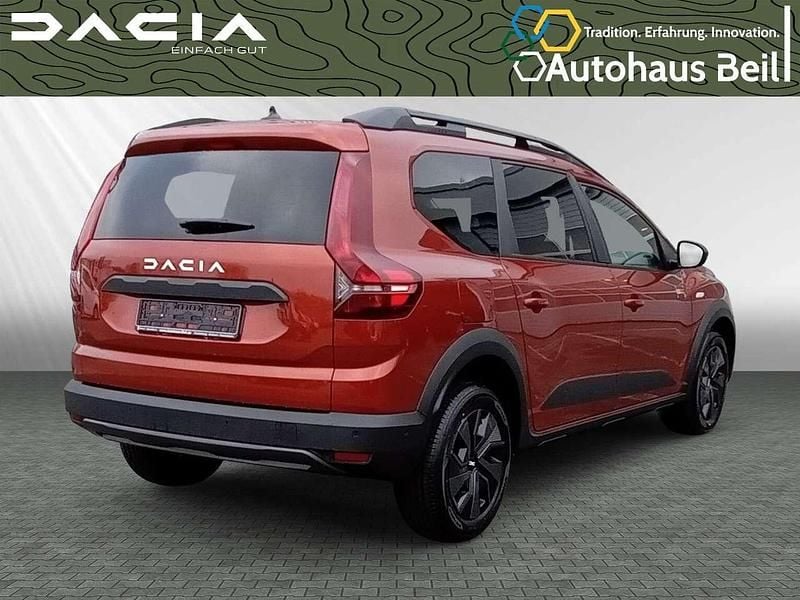 Neu Dacia Jogger Expression 110 PS (80 kW) 2025 Terracottabraun metallic (bra Van / Kleinbus