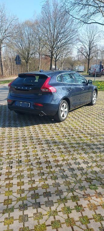 Gebraucht Volvo V40 Momentum 150 PS (110 kW) 2012 Blau Limousine