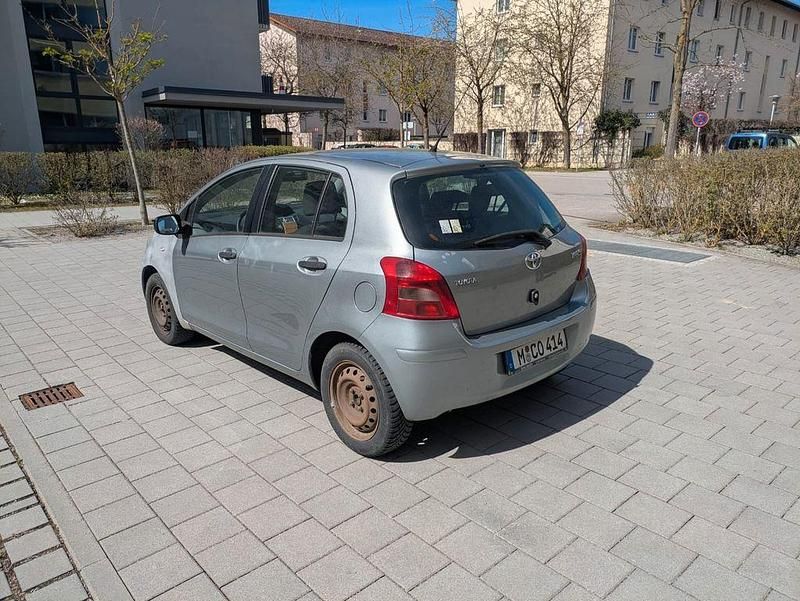 Gebraucht Toyota Yaris 69 PS (50 kW) 2008 Grau Kleinwagen