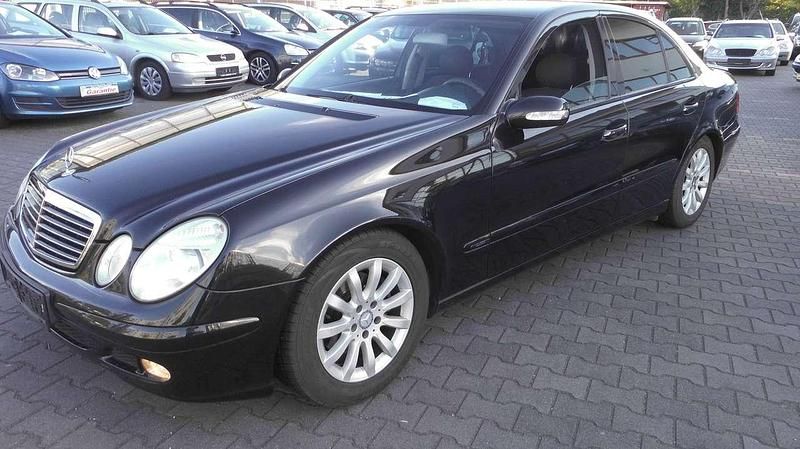 Gebraucht Mercedes E200 Classic 163 PS (119 kW) 2004 Schwarz Limousine
