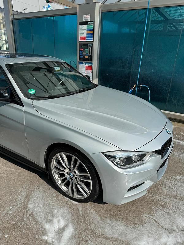 Silber Gebraucht 2015 BMW 335 Performance Limousine | 15.899 € (Fairer Preis) - Bild 1/4