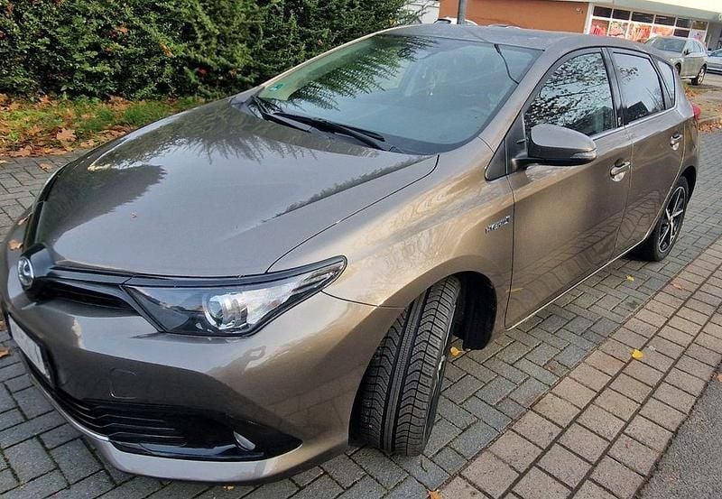 Gebraucht Toyota Auris Hybrid Team 136 PS (100 kW) 2018 Braun Limousine
