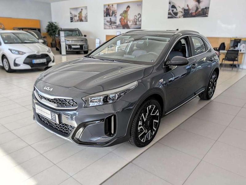 Grau (pentametal metallic) Neu 2025 Kia XCeed Vision SUV | 26.590 € (Fairer Preis) - Bild 1/4