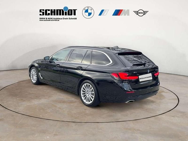 Gebraucht BMW 530e 292 PS (214 kW) 2022 Schwarz uni Kombi