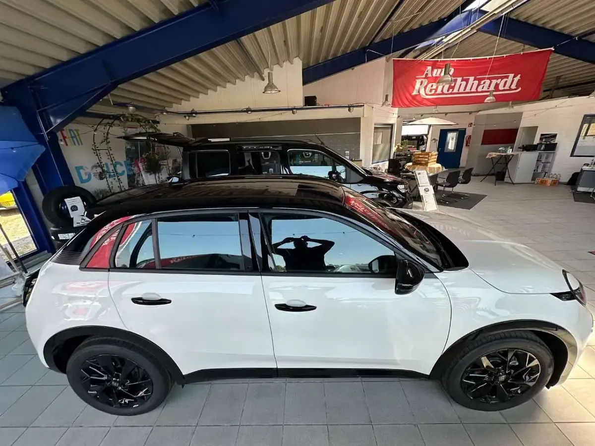 Neu Fiat 600 Street 101 PS (74 kW) 2026 Weiß SUV