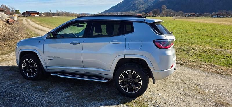 Gebraucht Jeep Compass Trailhawk 179 PS (131 kW) 2021 Grau SUV