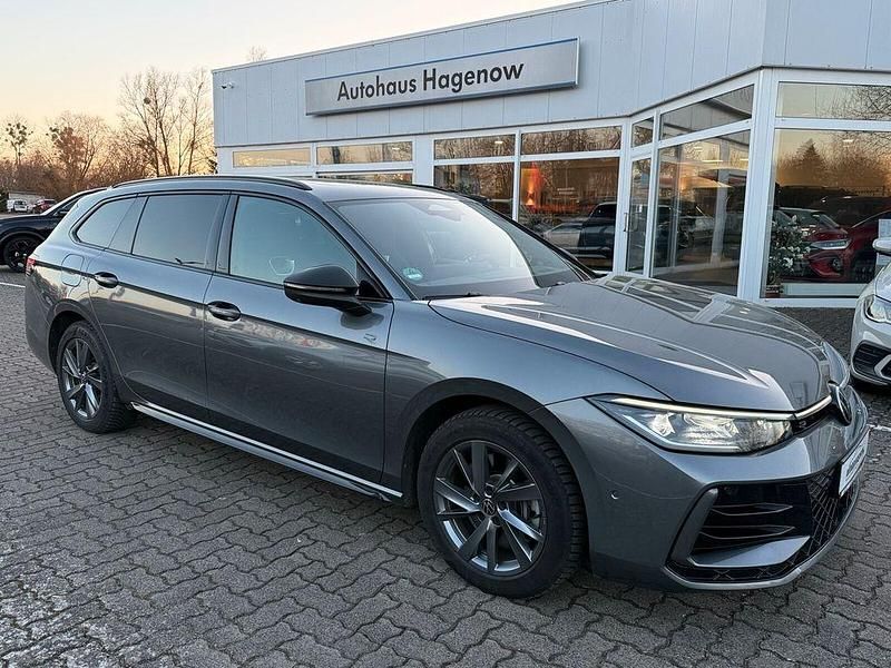 Gebraucht VW Passat R-line 177 PS (130 kW) 2024 Grau Limousine