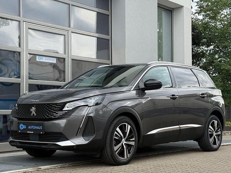 Grau Gebraucht 2022 Peugeot 5008 GT Van / Kleinbus | 24.890 € (Fairer Preis) - Bild 1/4