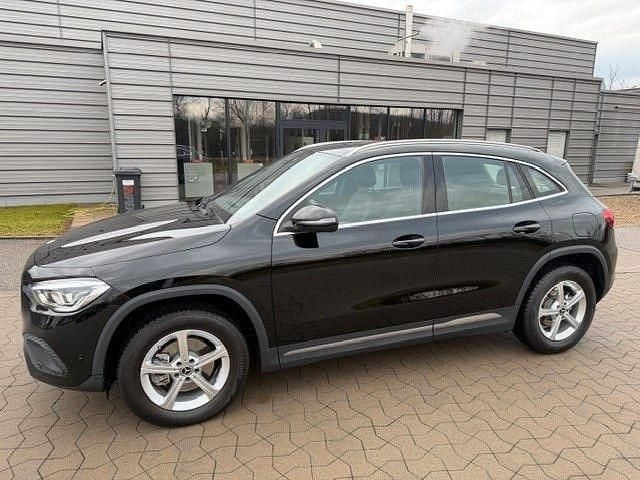 Schwarz Gebraucht 2020 Mercedes GLA200 Business SUV | 28.900 € (Guter Preis) - Bild 1/4
