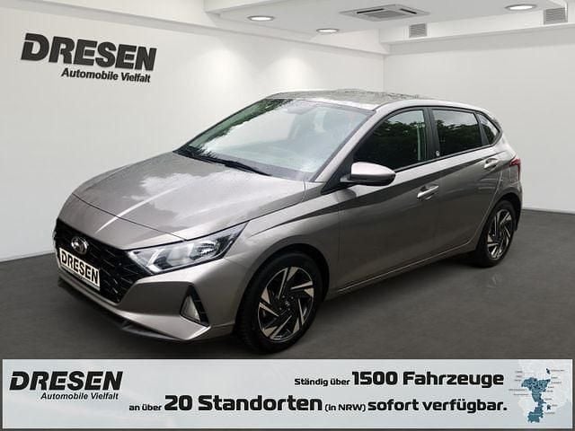 Braun Gebraucht 2022 Hyundai i20 Edition 30 Limousine | 17.590 € (Fairer Preis) - Bild 1/4