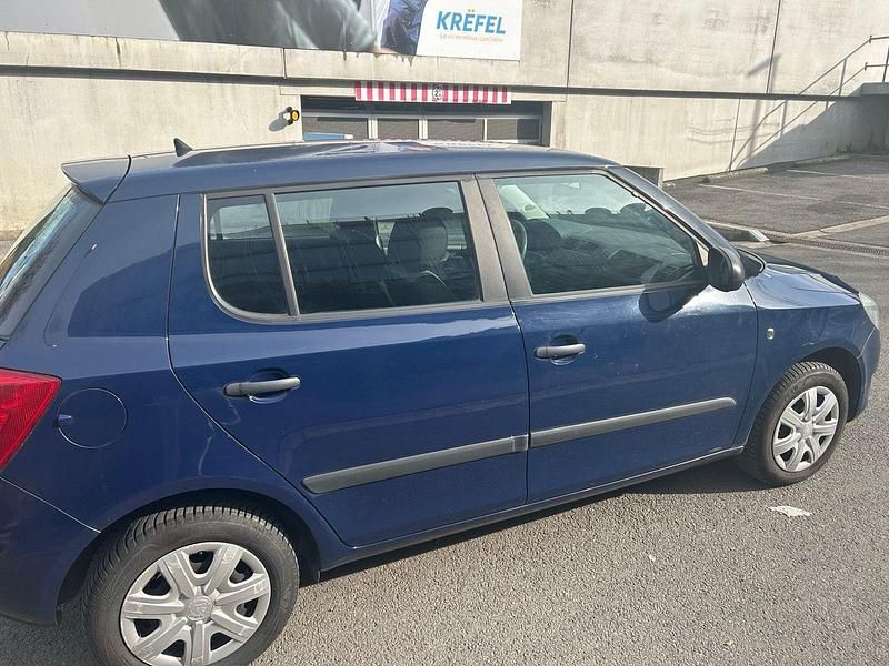 Gebraucht Skoda Fabia Classic 69 PS (50 kW) 2011 Blau Kleinwagen
