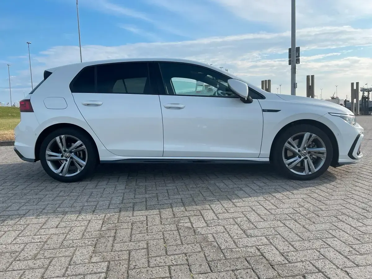 Gebraucht VW Golf VIII R-line 190 PS (139 kW) 2022 Weiß Kleinwagen