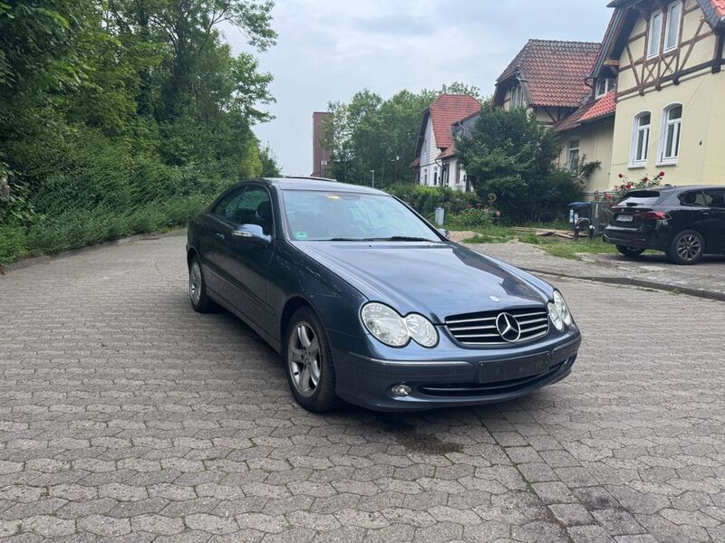 Blau Gebraucht 2003 Mercedes CLK270 Avantgarde Coupé | 6.600 € (Etwas zu teuer) - Bild 1/4