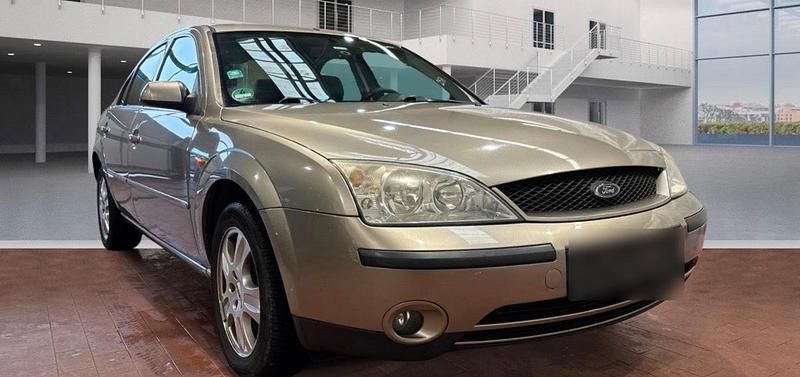 Gebraucht Ford Mondeo 125 PS (91 kW) 2003 Gold Limousine