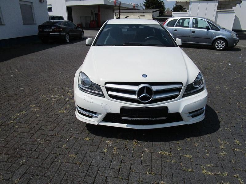 Gebraucht Mercedes C250 AMG 204 PS (150 kW) 2012 Weiß Coupé